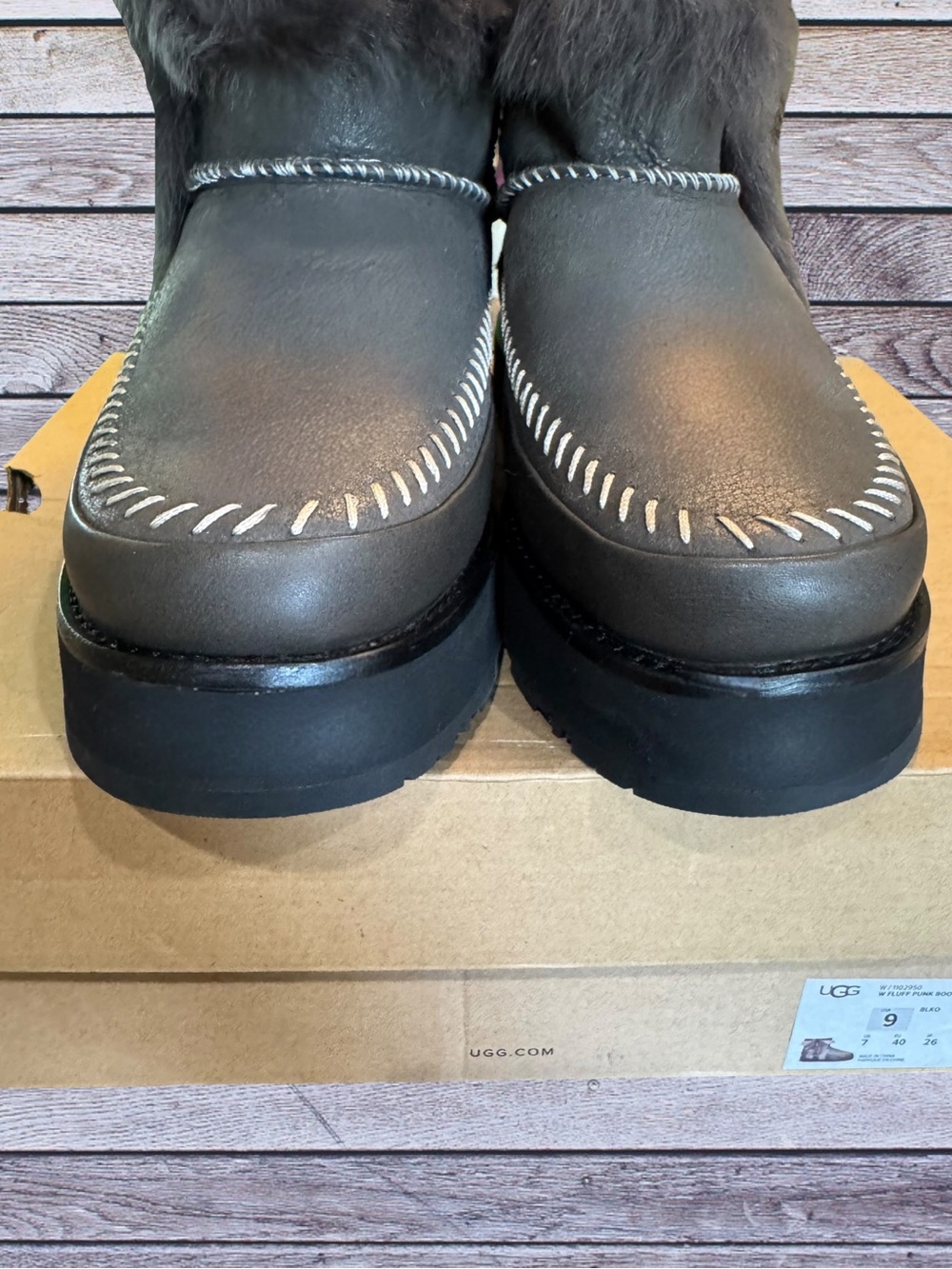 UGG Rare Fluff Punk Grey Leather Sheepskin Shearling Boots Size 9 NIB - Picture 9 of 16